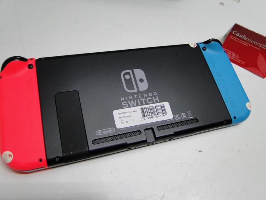 NINTENDO SWITCH CON FUNDA