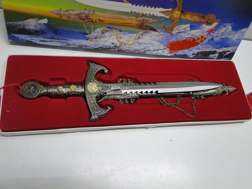 ESPADA PIRATA CON CAJA