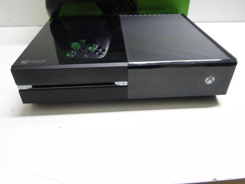 XBOX ONE CON CAJA Y MANDO