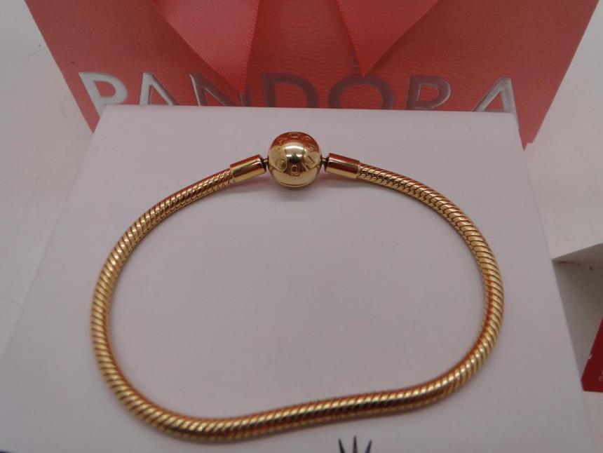 PULSERA CON CAJA ROSA