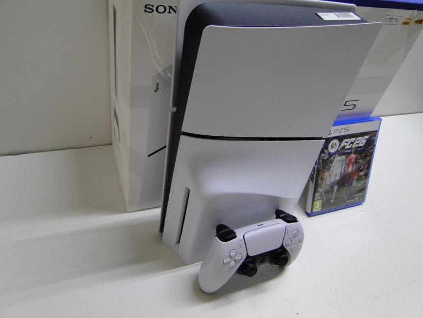 PS5 CON CAJA LECTOR Y JUEGO FC26
