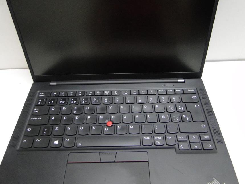 ORDENADOR PORTATIL CON FUNDA