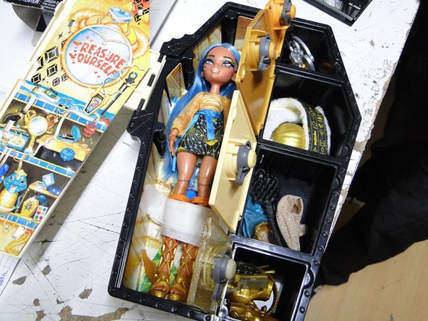 MUÑECA MONSTER HIGH CON CAJA