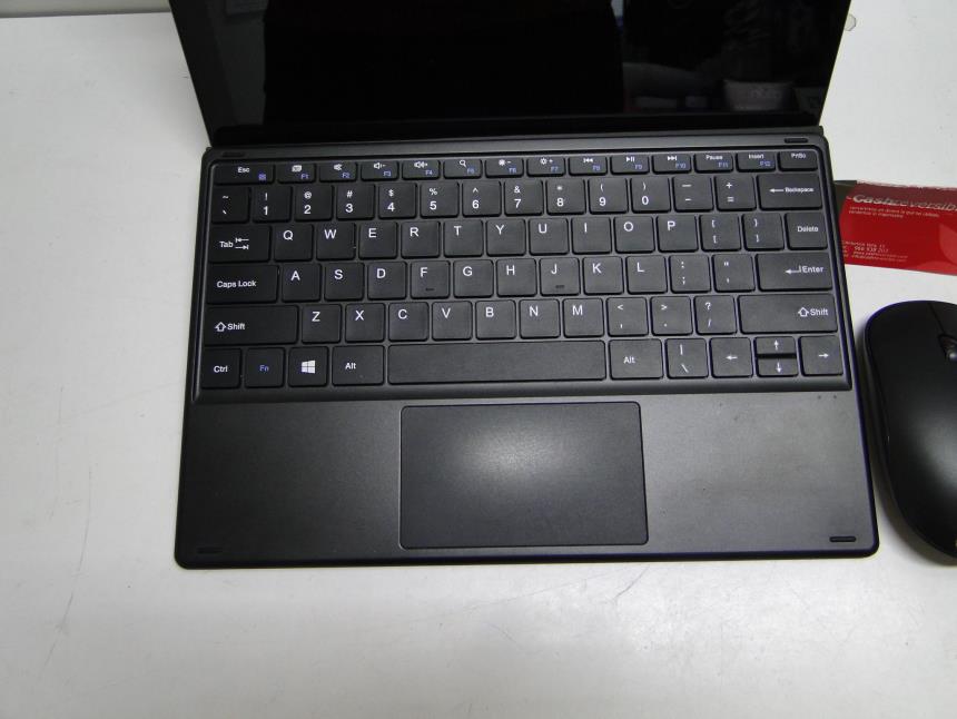 TABLET PC CON RATON Y TECLADO SEMINUEVO