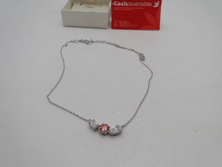 COLGANTE CON CAJA