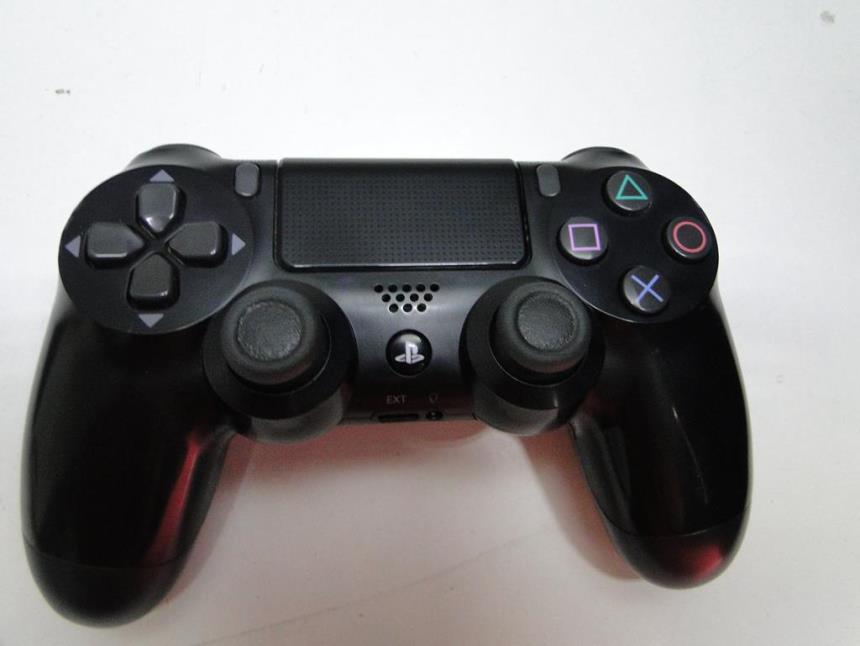 PS4 ED ESPECIAL METAL GEAR CON MANDO