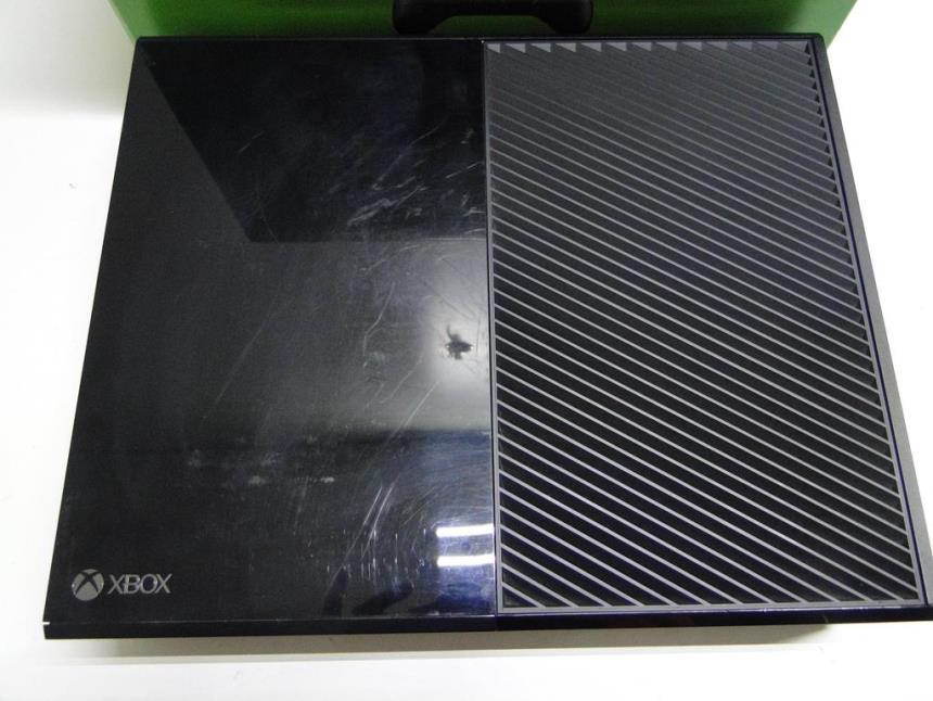 XBOX ONE CON CAJA Y MANDO