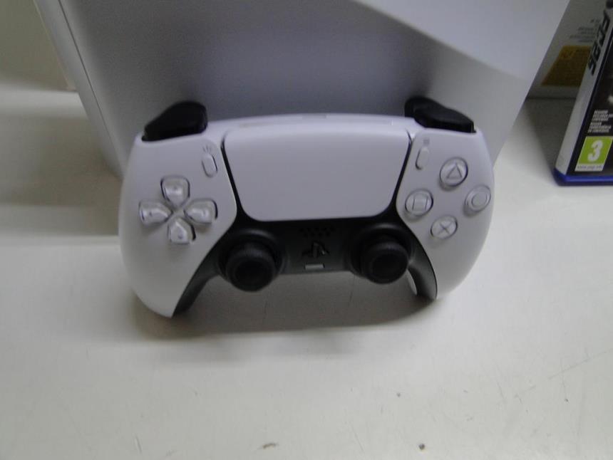PS5 CON CAJA LECTOR Y JUEGO FC26