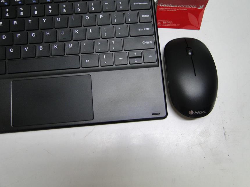TABLET PC CON RATON Y TECLADO SEMINUEVO