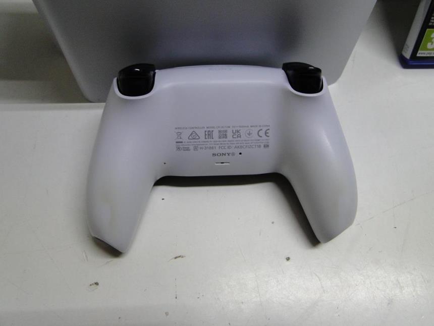 PS5 CON CAJA LECTOR Y JUEGO FC26