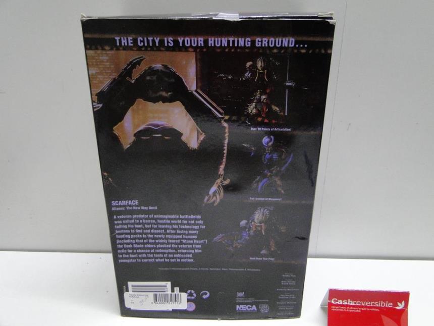 FIGURA PREDATOR CON CAJA