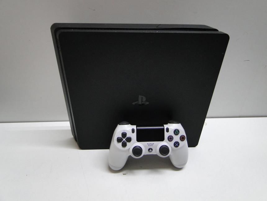 articulos_imagen1_171043.jpg PS4 SLIM CON MANDO