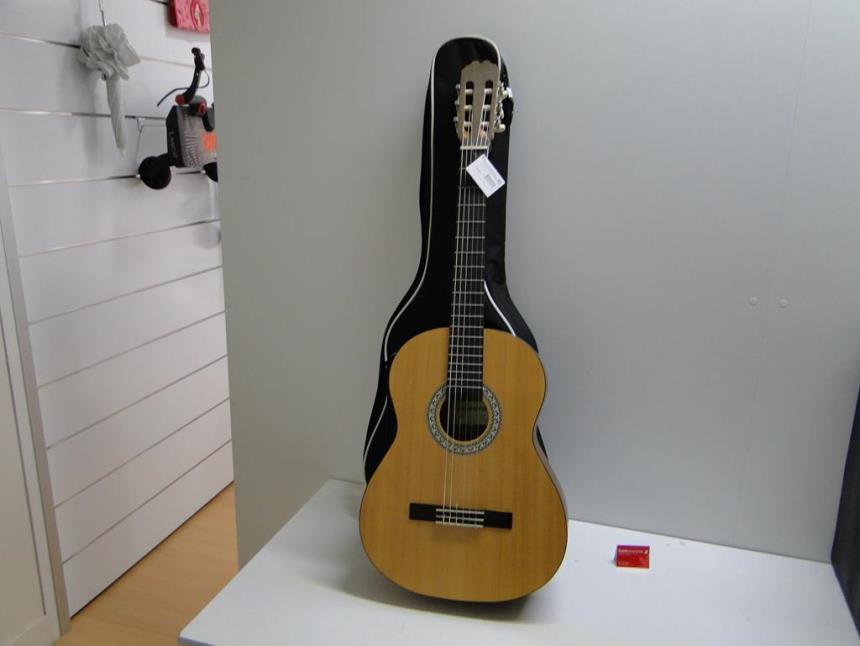 articulos_imagen1_179303.jpg GUITARRA ESPAÑOLA CON FUNDA SEMINUEVA