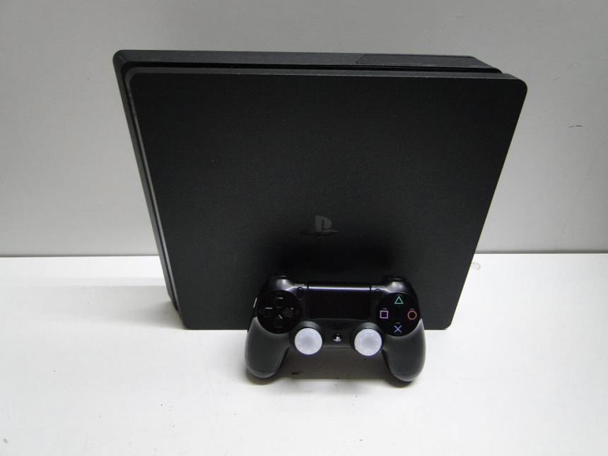 articulos_imagen1_182161.jpg PS4 CON MANDO