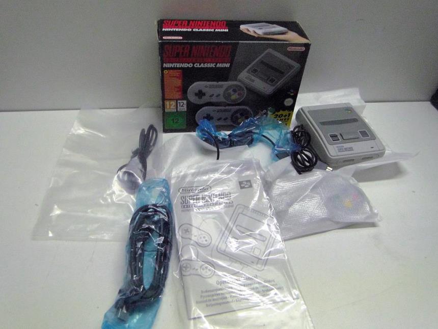articulos_imagen1_182225.jpg SUPER NINTENDO MINI CON CAJA Y 2 MANDOS PERFECTO ESTADO