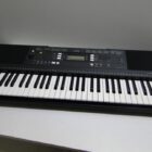 TECLADO MUSICAL CON TRANSFORMADOR Y CAJA SEMINUEVO