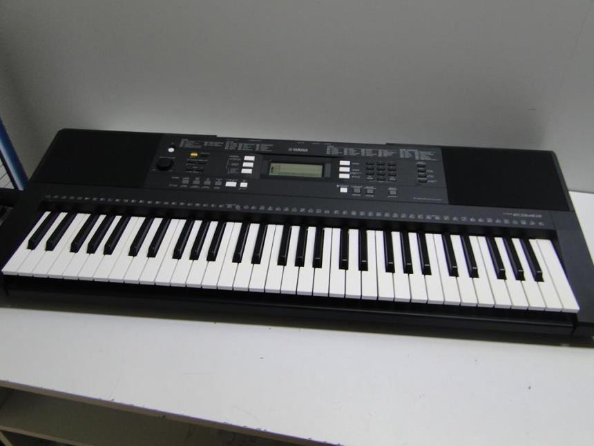 articulos_imagen1_182606-1.jpg TECLADO MUSICAL CON TRANSFORMADOR Y CAJA SEMINUEVO