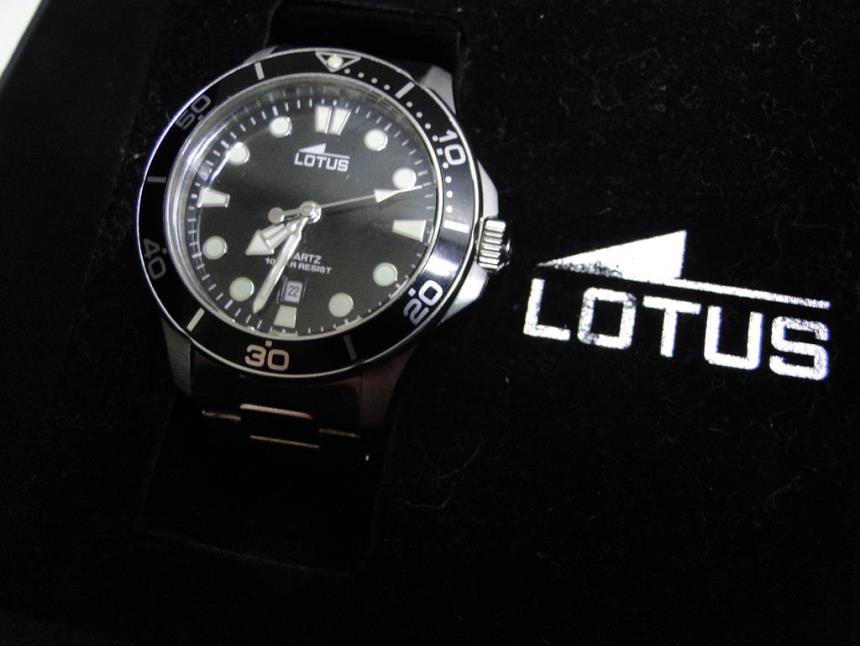RELOJ CON CAJA SEMINUEVO