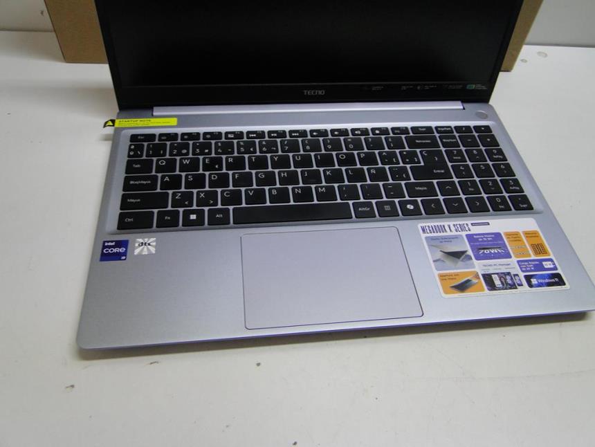 ORDENADOR PORTATIL CON CAJA PERFECTO ESTADO