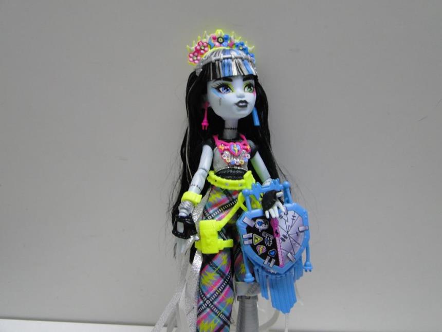 FIGURA DE COLECCION MONTER HIGH