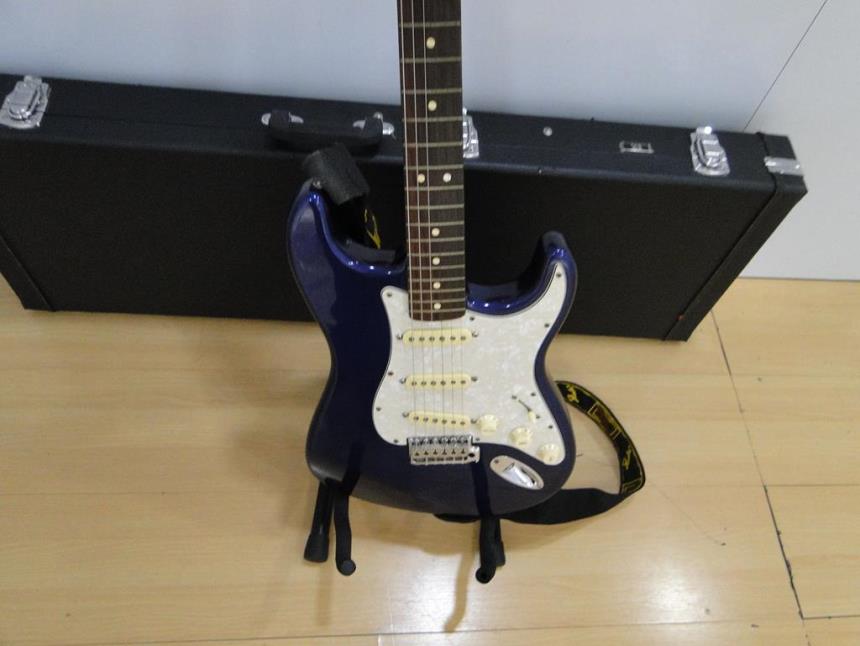 GUITARRA ELECTRICA CON FUNDA