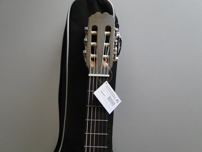 GUITARRA ESPAÑOLA CON FUNDA SEMINUEVA