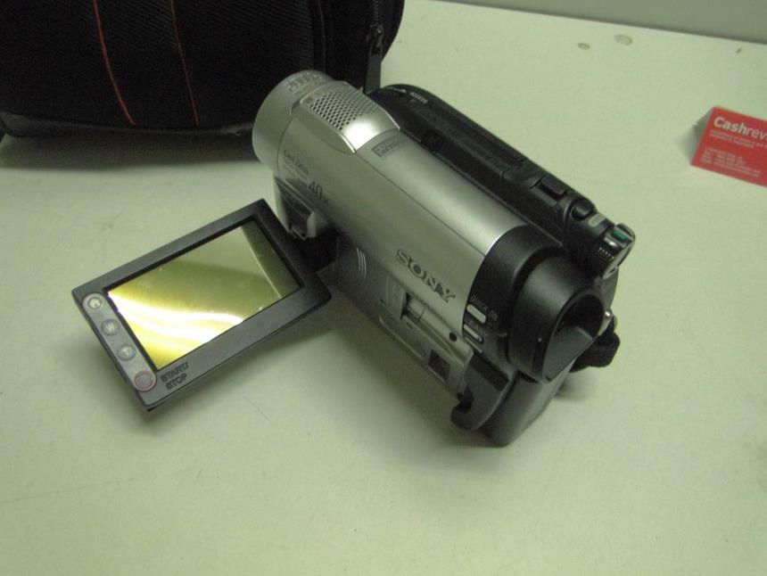 CAMARA VIDEO DVD CON 2 BATERIAS Y FUNDA