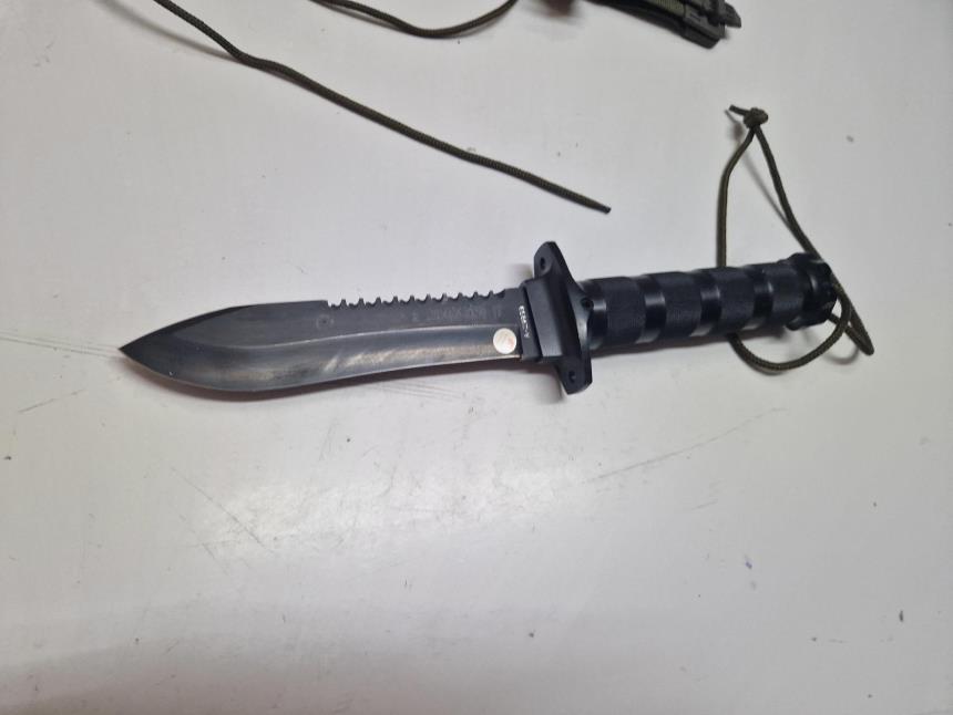 CUCHILLO DEPORTIVO CON FUNDA