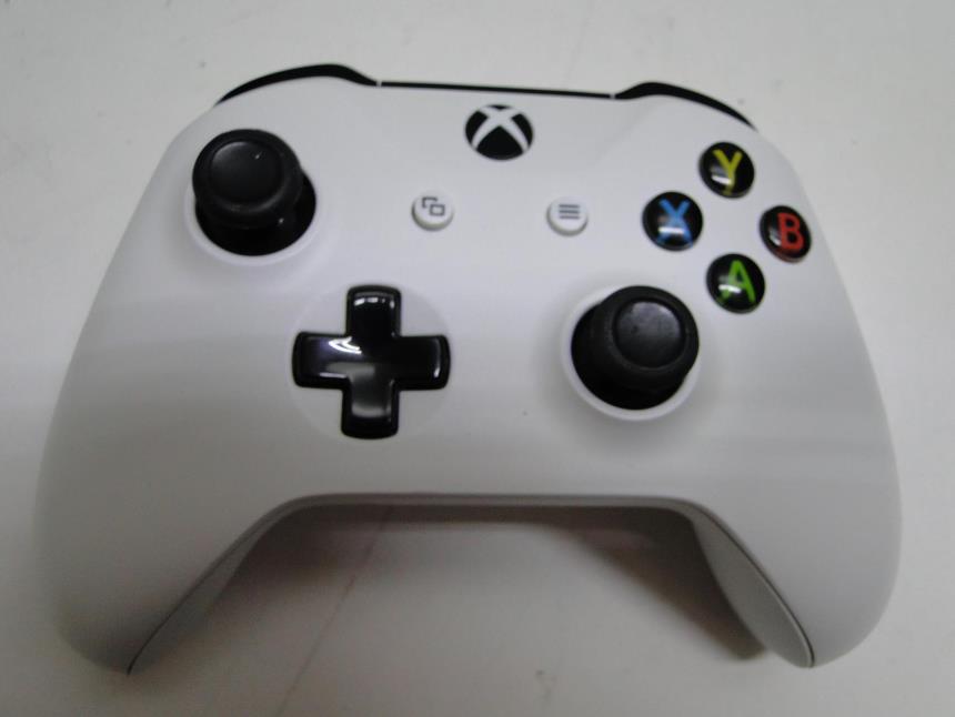 XBOX ONE CON MANDO Y JUEGO