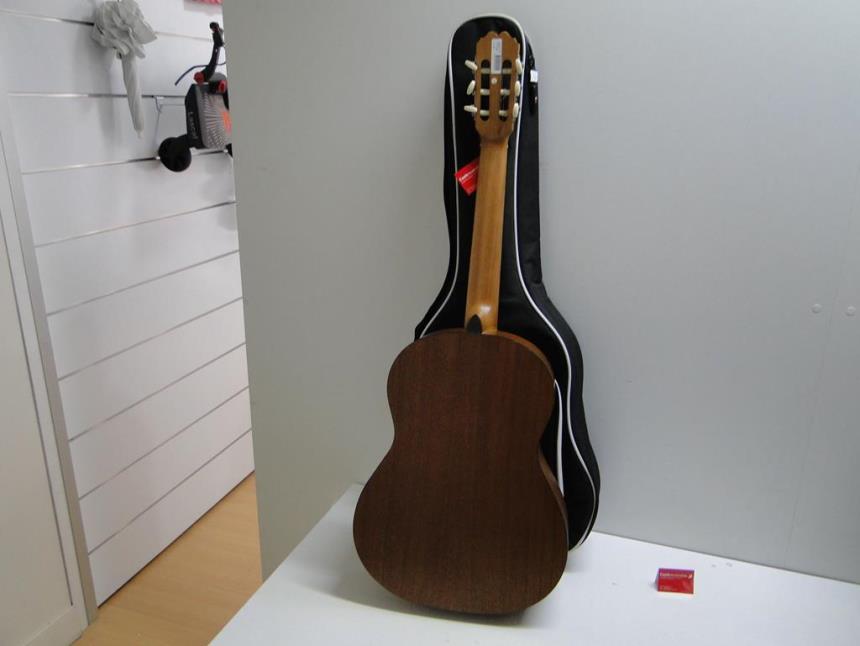 GUITARRA ESPAÑOLA CON FUNDA SEMINUEVA