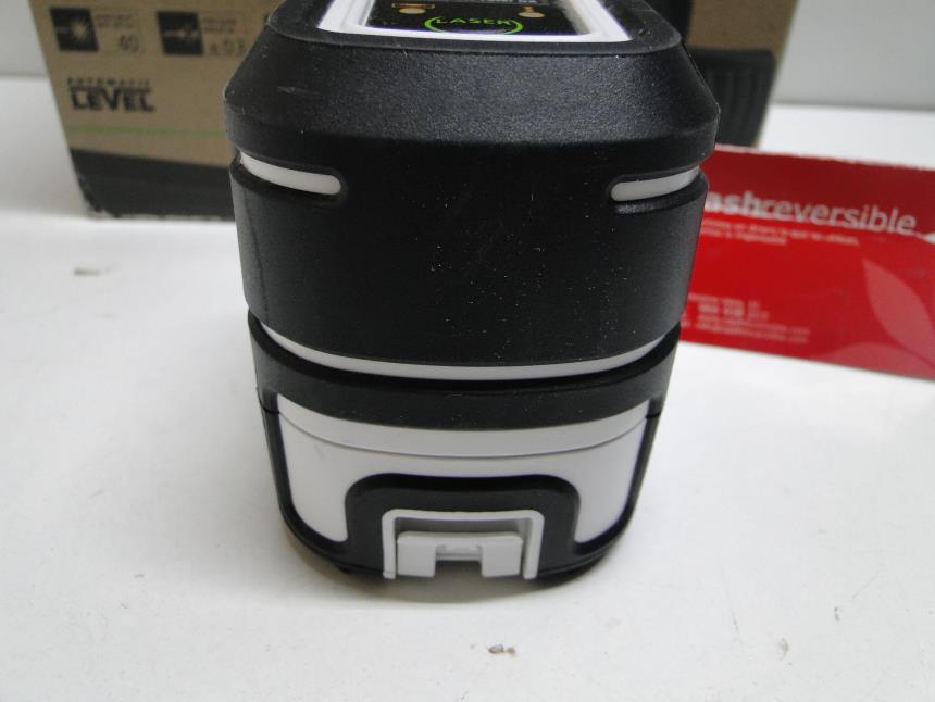 NIVEL LASER CON CAJA