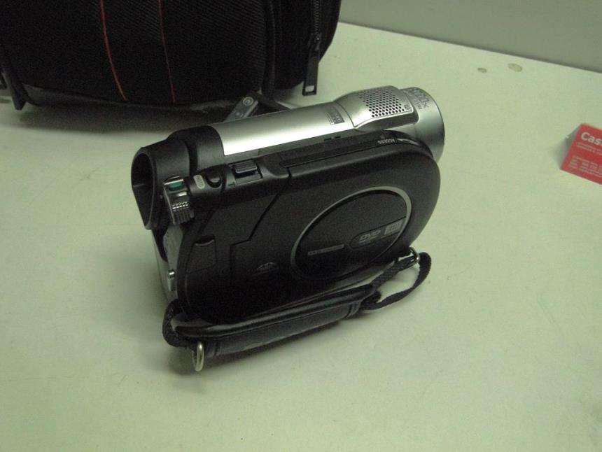 CAMARA VIDEO DVD CON 2 BATERIAS Y FUNDA