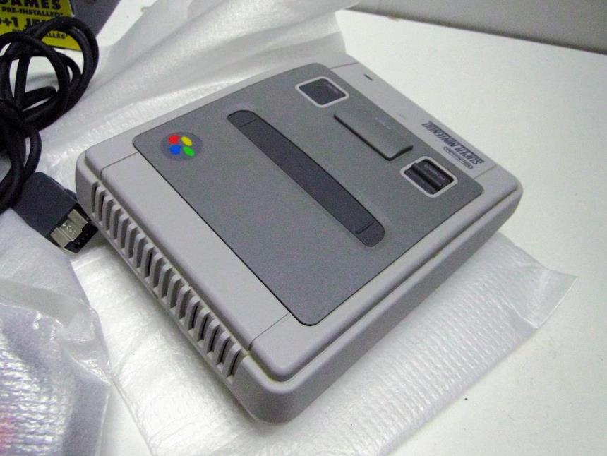 SUPER NINTENDO MINI CON CAJA Y 2 MANDOS PERFECTO ESTADO