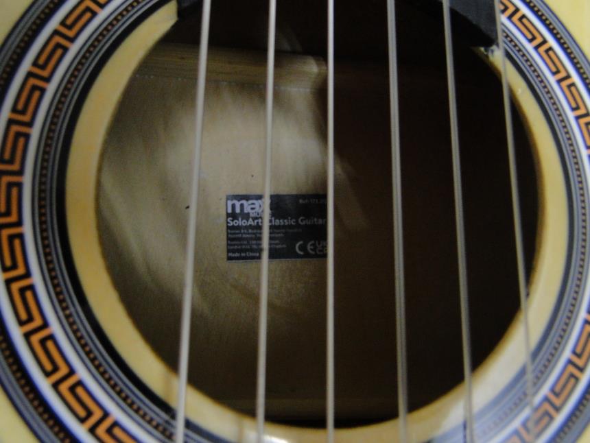 GUITARRA CLASICA CON FUNDA Y AFINADOR PERFECTO ESTADO