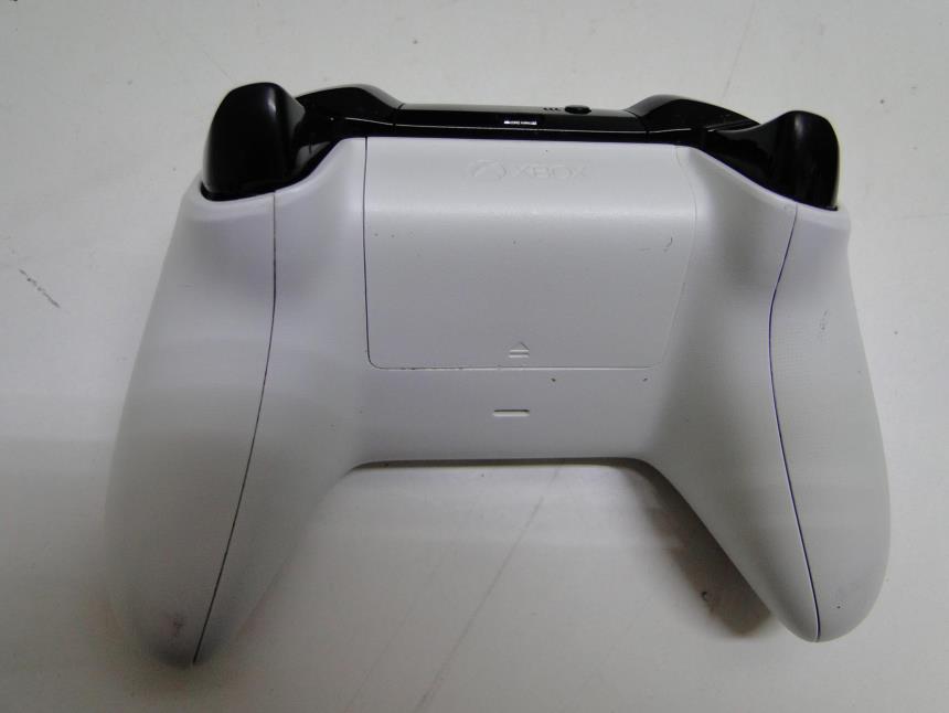 XBOX ONE CON MANDO Y JUEGO
