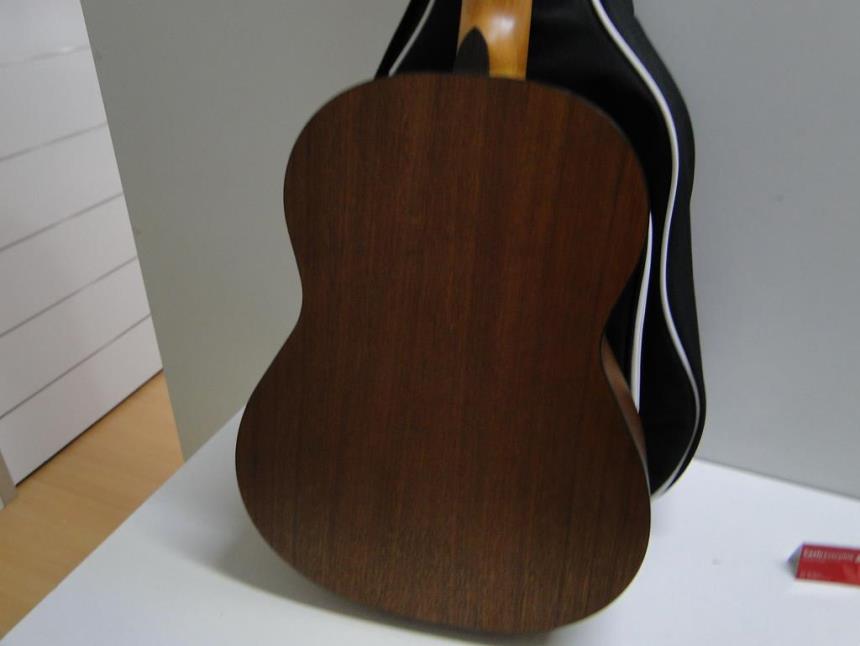 GUITARRA ESPAÑOLA CON FUNDA SEMINUEVA
