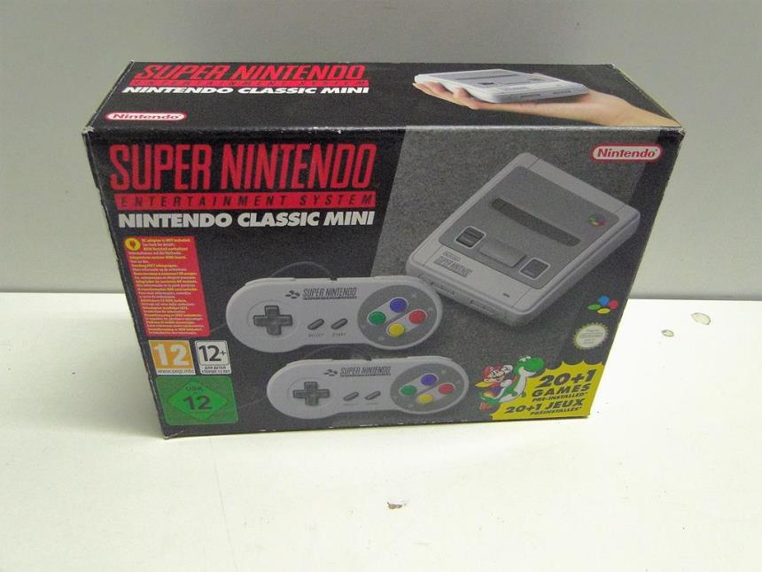 SUPER NINTENDO MINI CON CAJA Y 2 MANDOS PERFECTO ESTADO