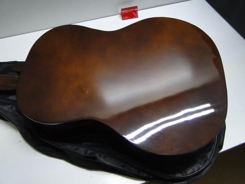 GUITARRA CLASICA CON FUNDA Y AFINADOR PERFECTO ESTADO