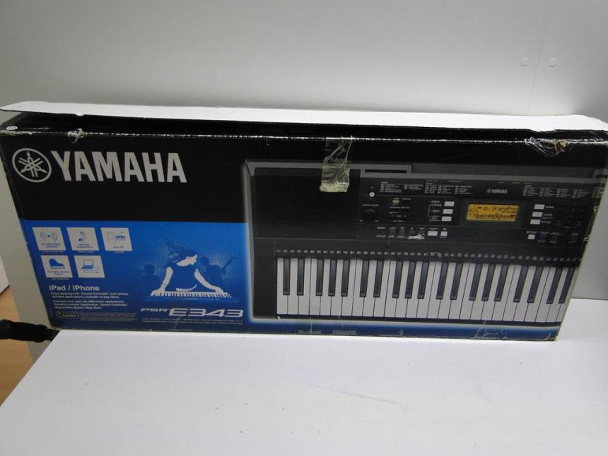 TECLADO MUSICAL CON TRANSFORMADOR Y CAJA SEMINUEVO
