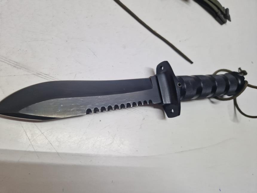 CUCHILLO DEPORTIVO CON FUNDA
