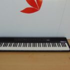 TECLADO MUSICAL SEMINUEVO CON FUNDA