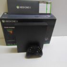 XBOX ONE X CON MANDO Y CAJA Y GAME PASS