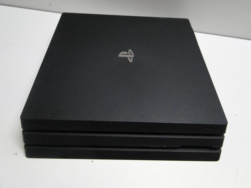 PS4 PRO 1TB CON MANDO