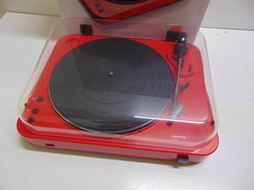 TOCADISCOS CON CAJA