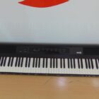 TECLADO MUSICAL SEMINUEVO CON FUNDA