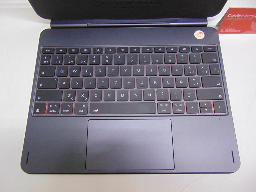 TECLADO MAGNÉTICO CON CAJA PERFECTO ESTADO