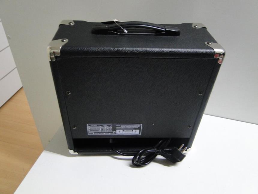 AMPLIFICADOR GUITARRA