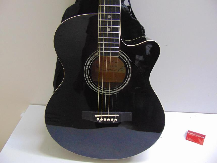 GUITARRA ELECTROACUSTICA CON FUNDA