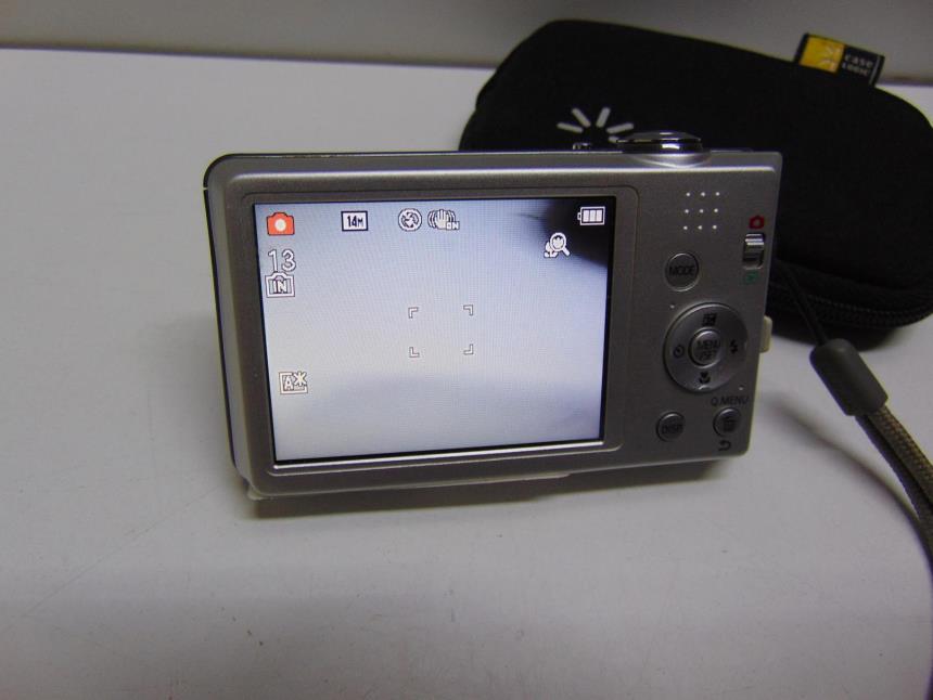 CAMARA DE FOTOS DIGITAL CON FUNDA