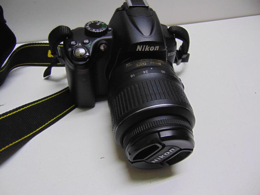CAMARA FOTOS CON FUNDA Y 18-55MM